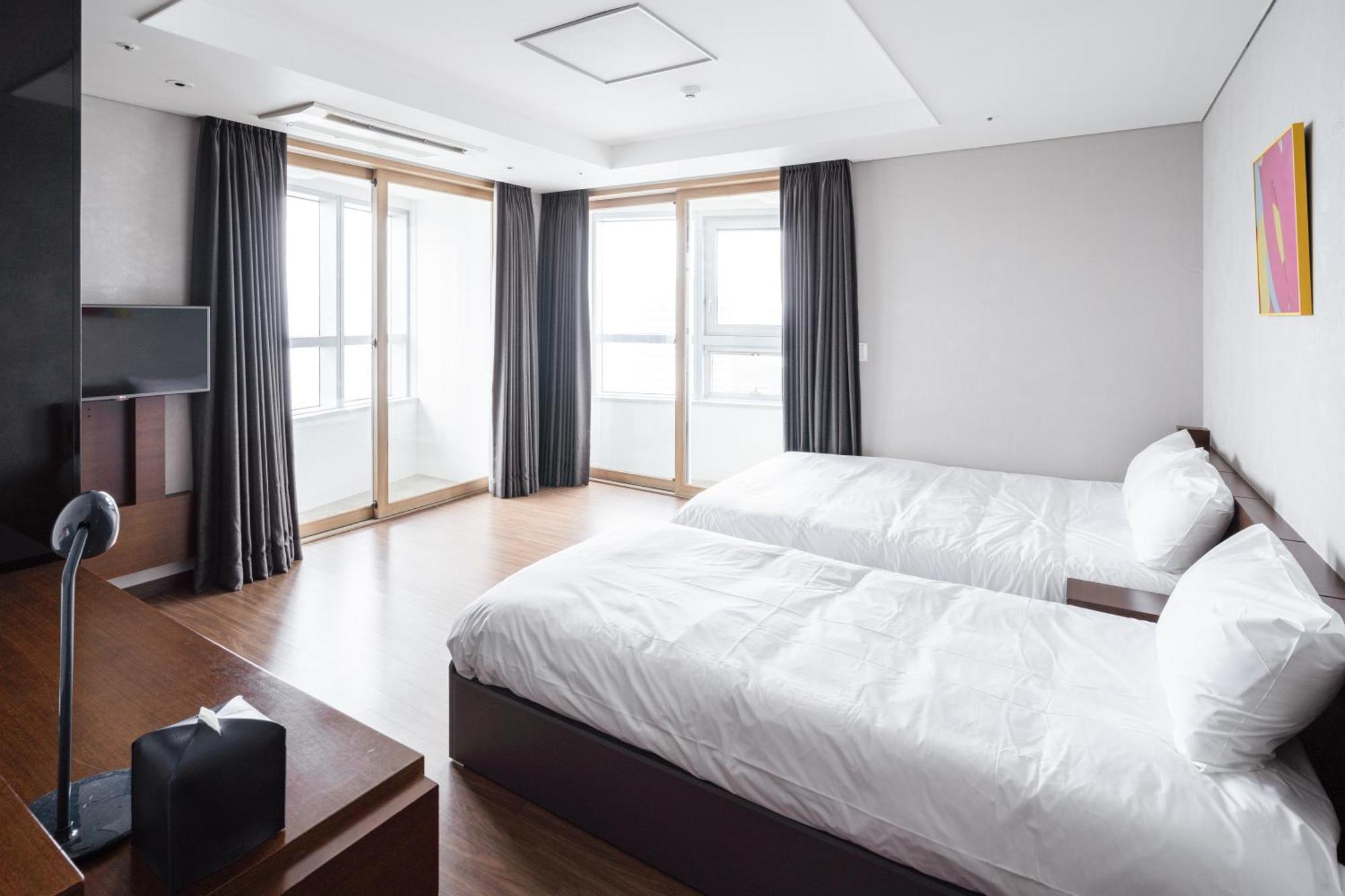 Urbanstay Haeundae Station Busan Buitenkant foto