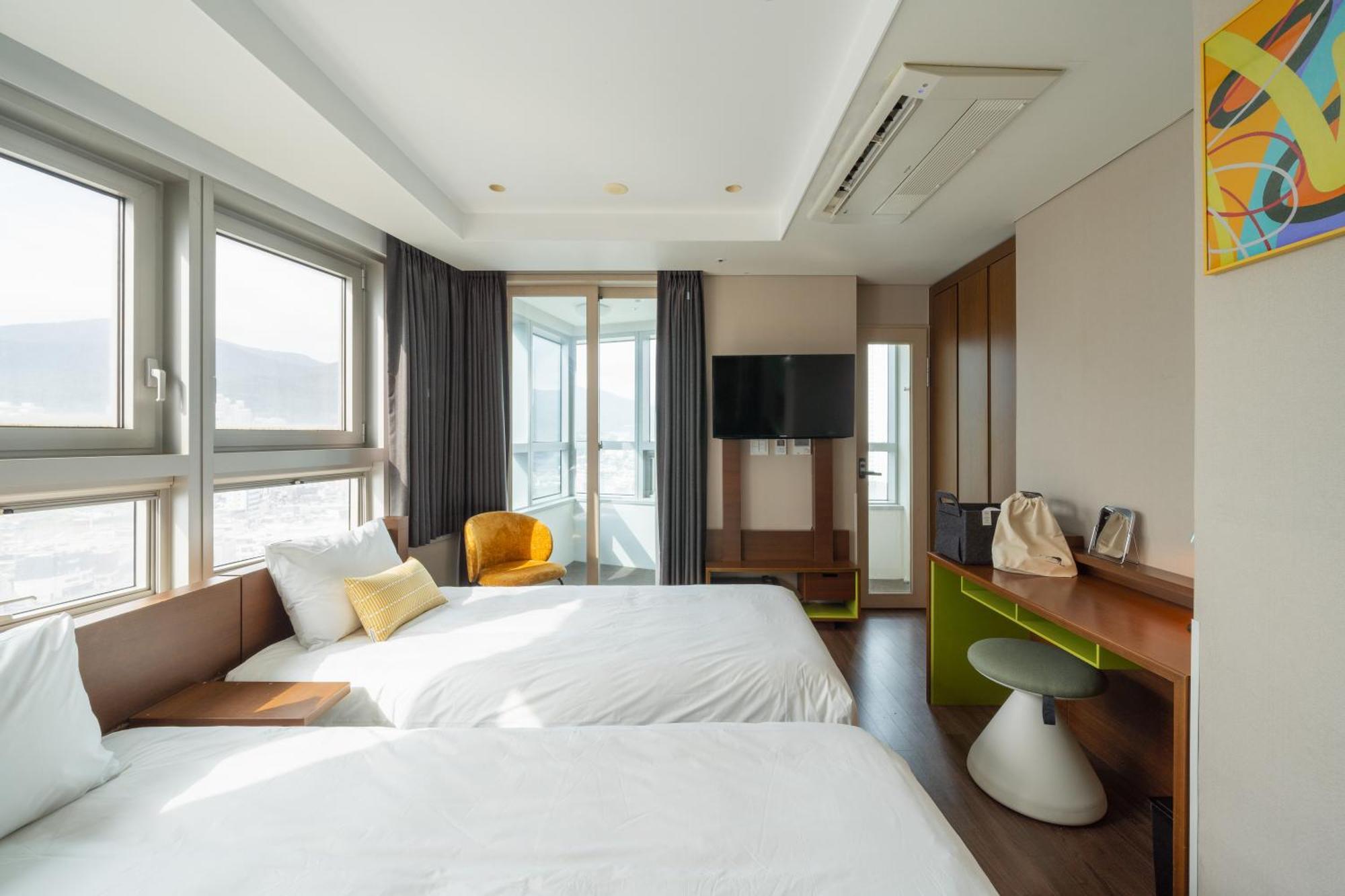 Urbanstay Haeundae Station Busan Buitenkant foto