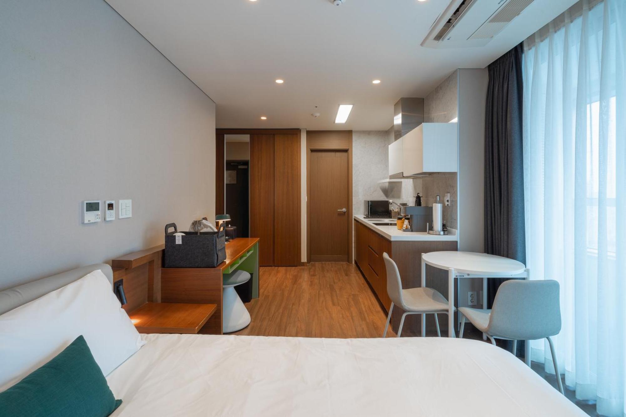 Urbanstay Haeundae Station Busan Buitenkant foto